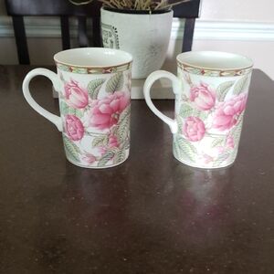 2 X Royal Bone China Collector's Series tea mugs in the Roses pattern. Pink